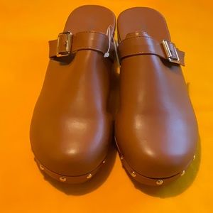 Forever Prepare-02 Tan ManMade Clogs in sizes 9 and 10, NWT
